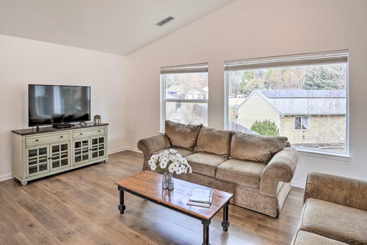 Mount Shasta Escape With Balcony About Walk To Dtwn Villa Buitenkant foto